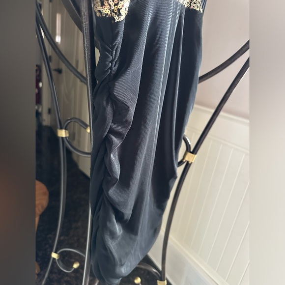 Woman’s dress - Picture 9 of 9